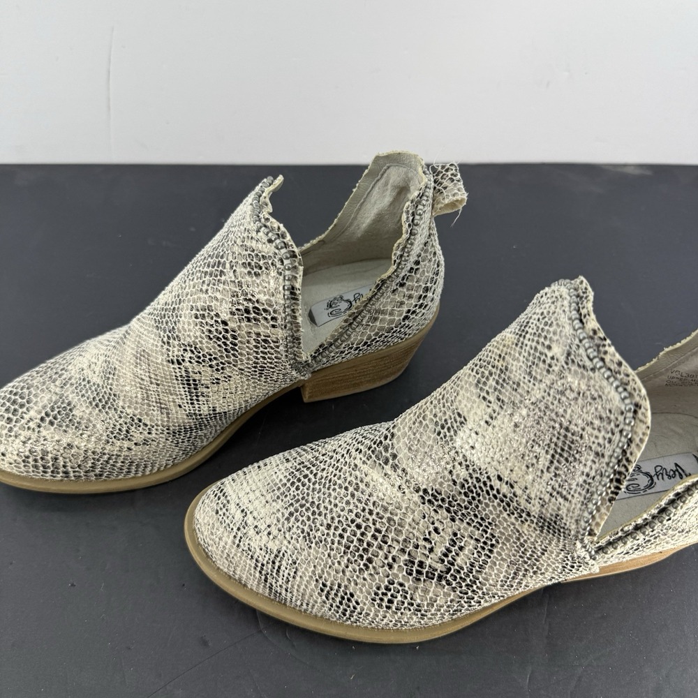 Very G Womens Size 8.5 Snakeskin Ankle Booties Cutout Western Low Heel Shoes - Picture 2 of 7
